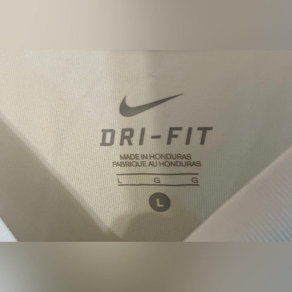 Nike shirt - Picture 3 of 3